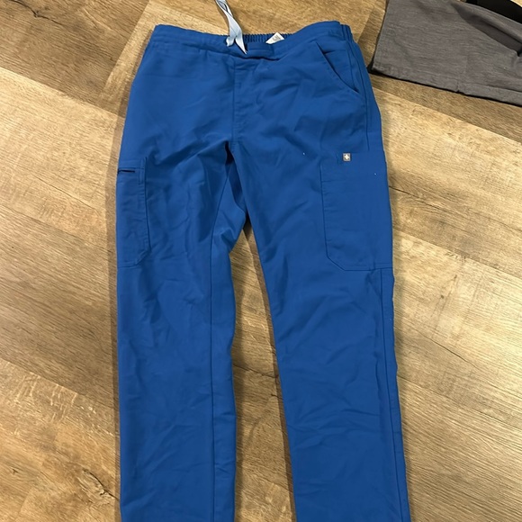 💙 FIGS Yola™ Skinny Scrub Pants. Size small. Multiple colors. $75 for all four - Picture 2 of 5